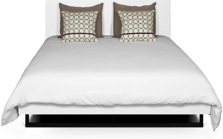 Biela posteľ s nohami z ocele TemaHome Mara, 180 × 200 cm