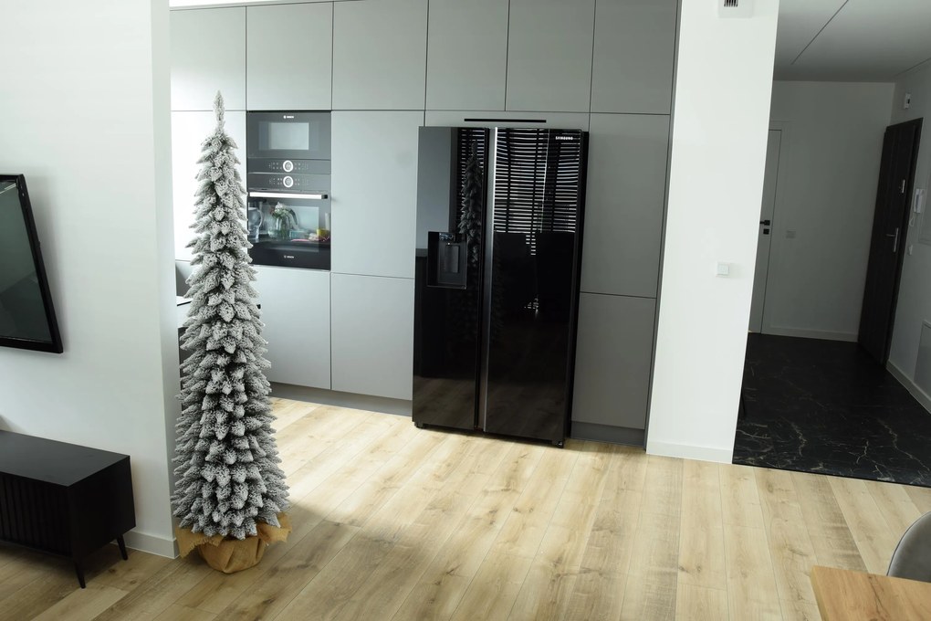 Dekorstudio Umelý Vianočný stromček Smrek štíhly zasnežený 120cm
