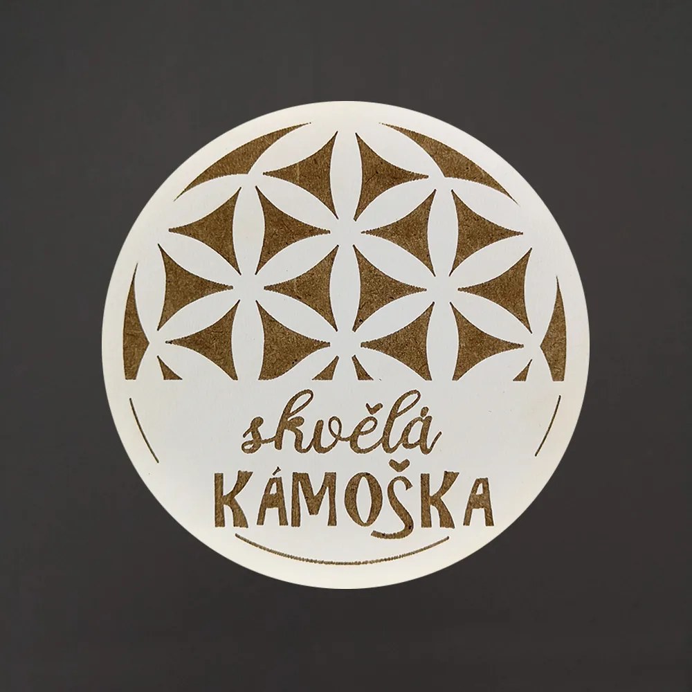 AMADEA Drevený podtácok okrúhly text "skvelá kamoška", priemer 10,5 cm, český výrobok