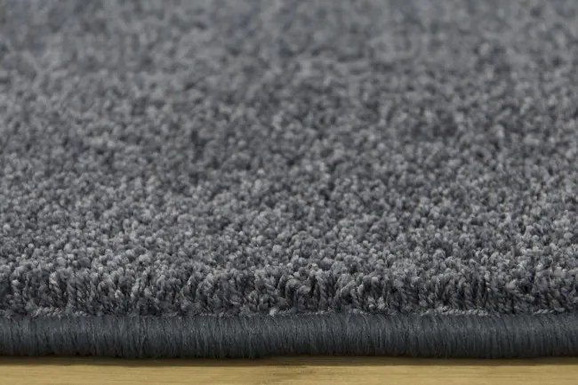 Metrážny koberec Princess 80 antracitový