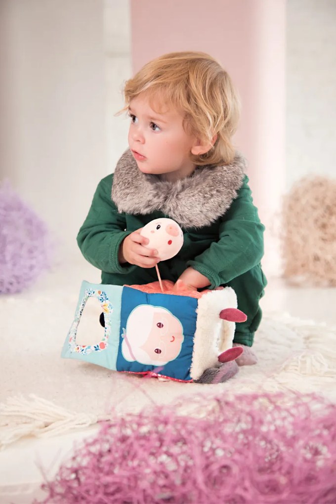 Lilliputiens - textilná kocka s aktivitami - vlk Ľudovít