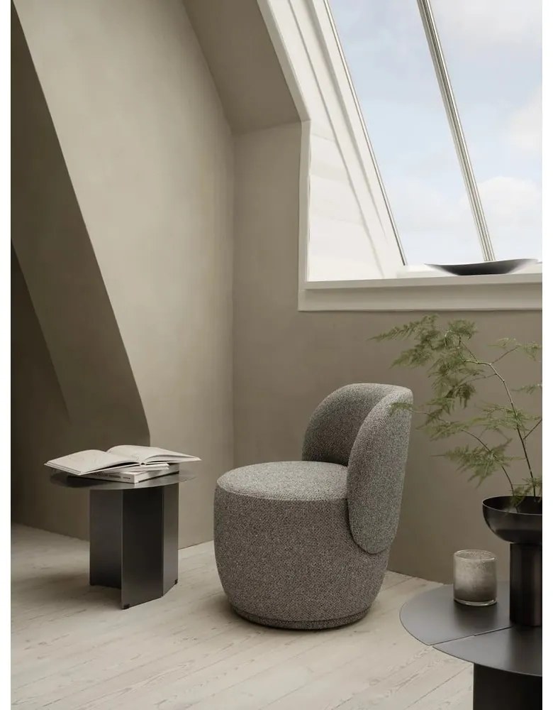 Sivé kreslo z textílie bouclé KUON – Blomus