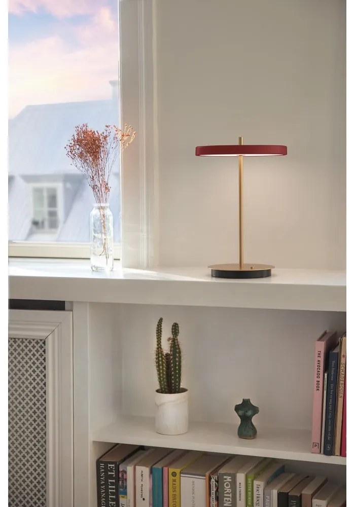 Červená LED stolová lampa so stmievačom s kovovým tienidlom (výška 31 cm) Asteria Move – UMAGE