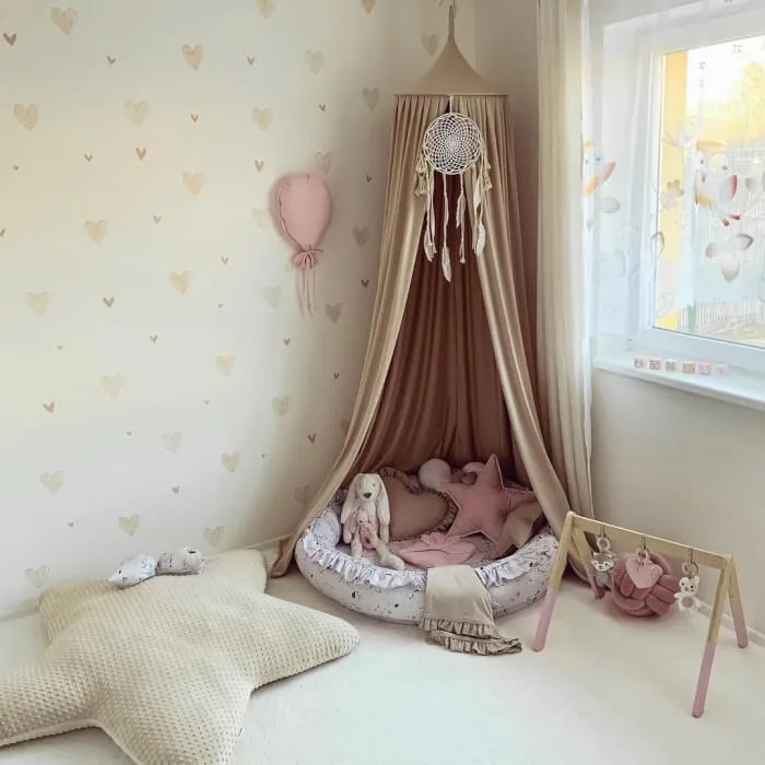 Textilné nálepky na stenu - Béžové srdiečka do detskej izby