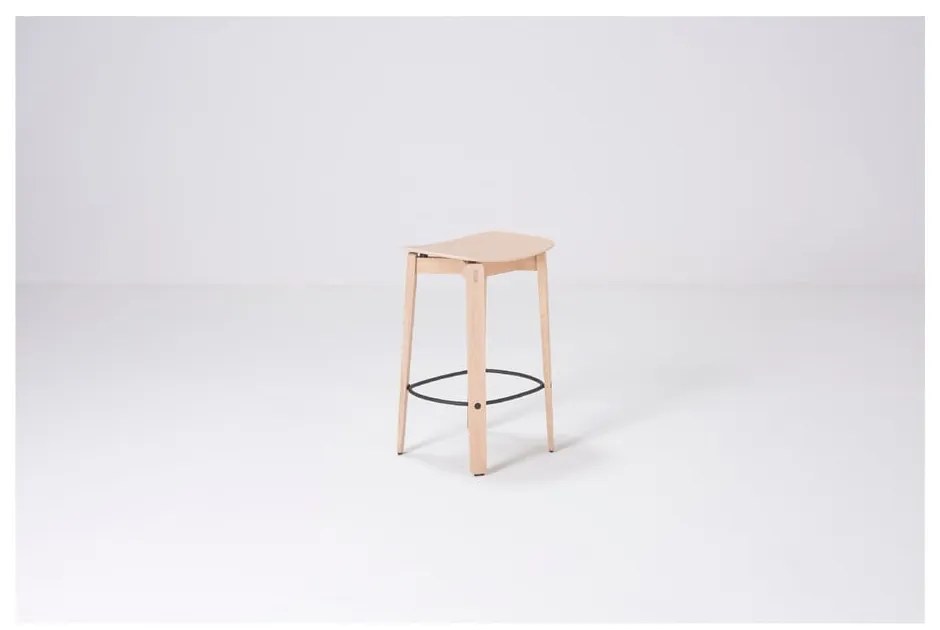 Barová stolička z dubového dreva v prírodnej farbe (výška sedadla 65 cm) Nora – Gazzda