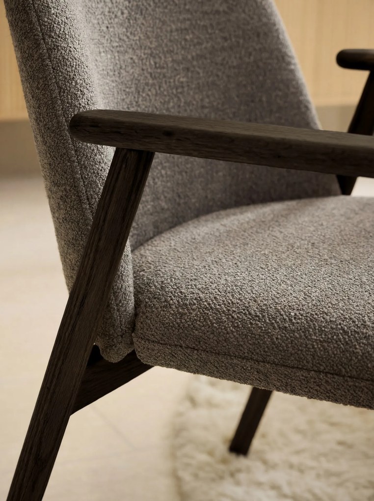 RODERIC Hnedá Taupe (látka Monza 40) / lakovaná dubová konštrukcia – dymový dub (odtieň orecha) – DREVENÁ STOLIČKA BOUCLÉ RETRO