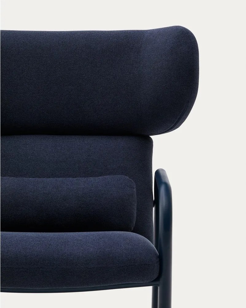 Tmavomodré kreslo Inari – Kave Home