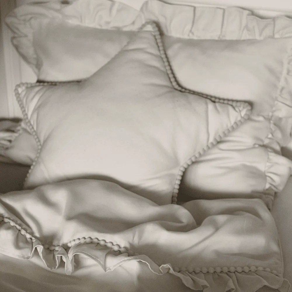 Boho vankúš hviezda s bublinkami vanilka 50 cm