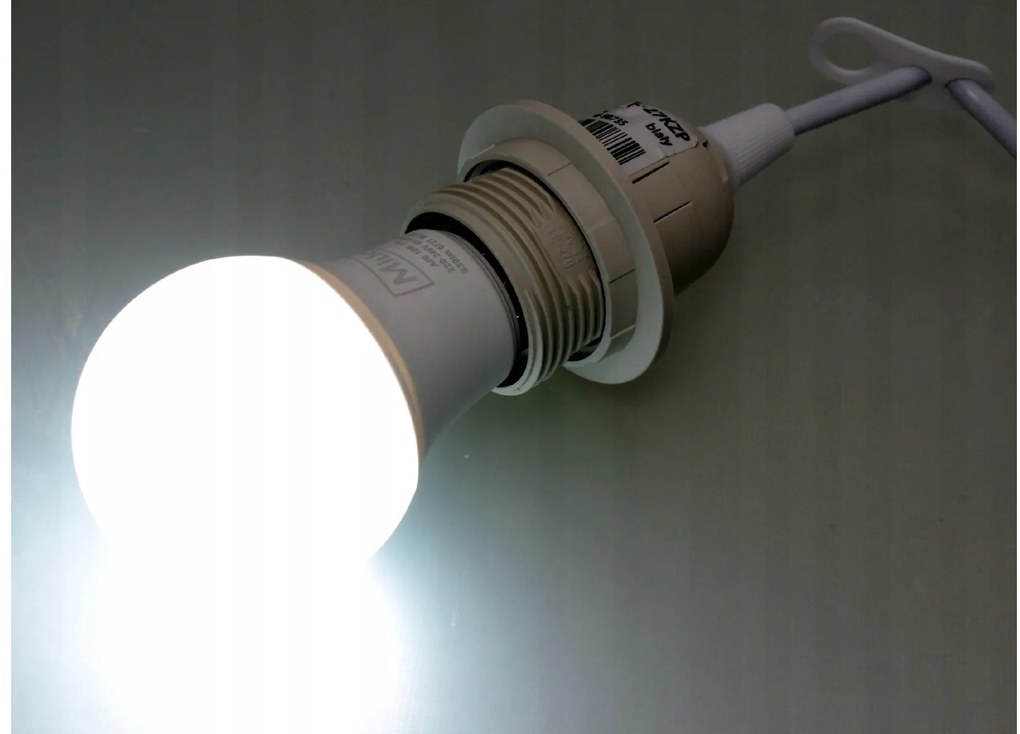BERGE Stavebný a renovačný držiak lampy na žiarovky E27, kábel 230V s maticou