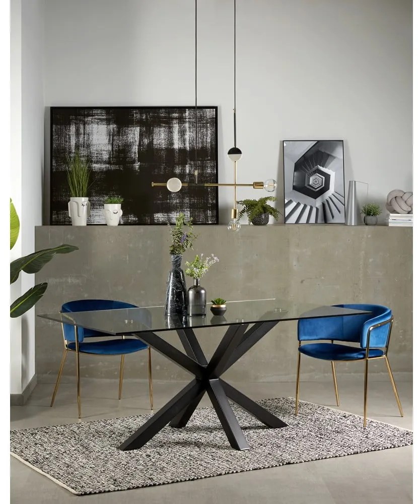 Jedálenský stôl so sklenenou doskou Kave Home s čiernym podnožím, 160 x 90 cm