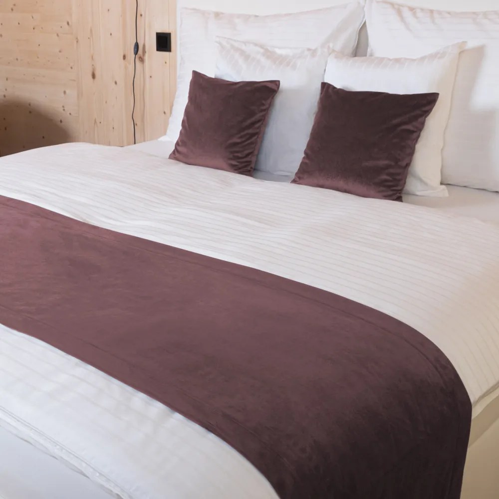 Biante Zamatový prehoz/behúň na posteľ Velvet Prémium SVP-019 Hnedofialový 60x300 cm