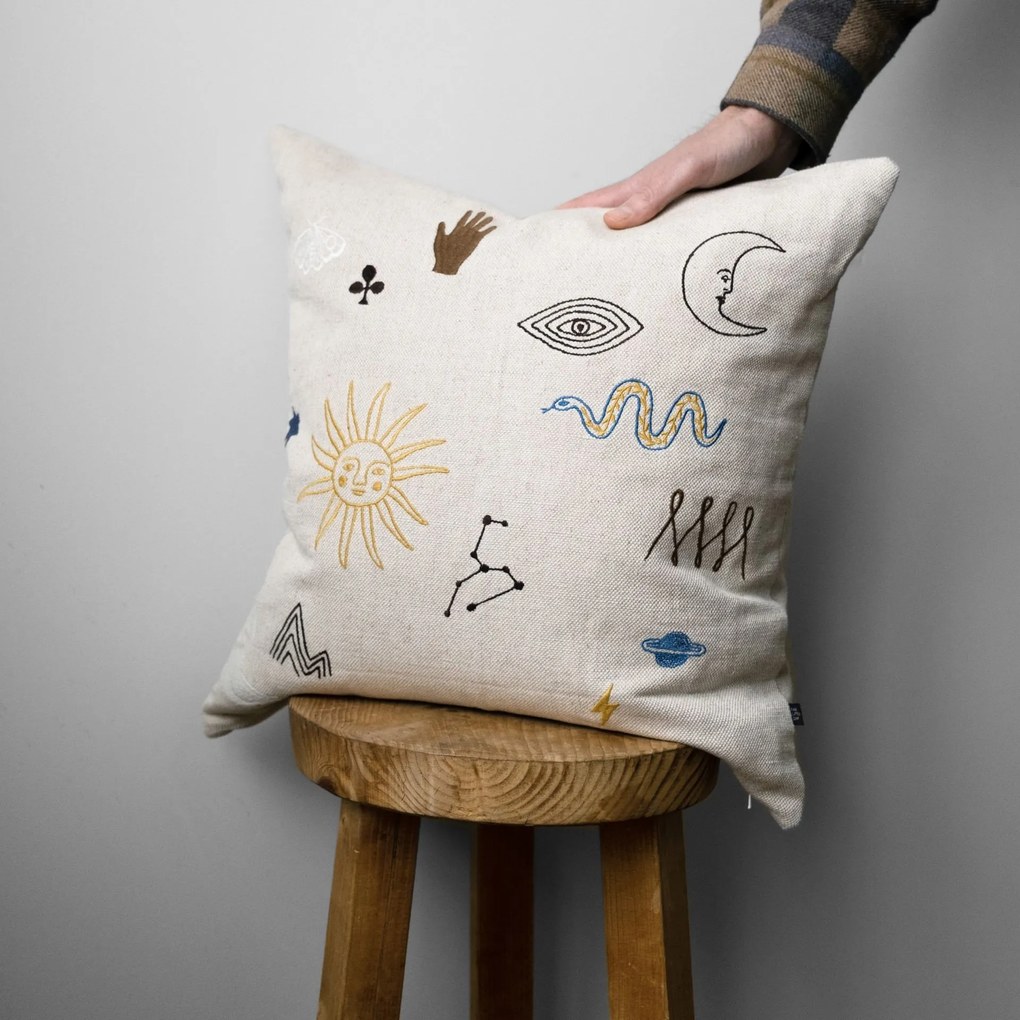 Fine Little Day Ľanový poťah na vankúš Symbol Embroidered 48 x 48 cm