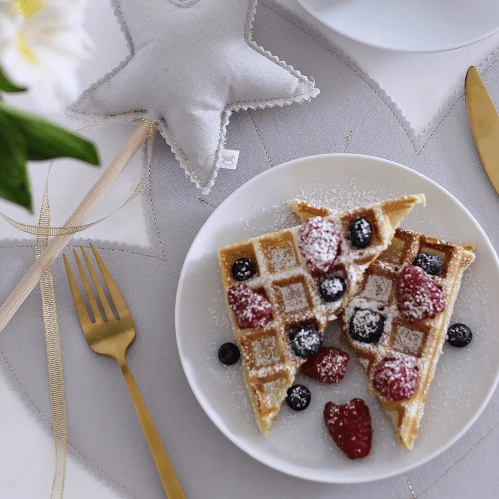 Ľanové prestieranie javorový list svetlo sivá so zlatom 37x37cm