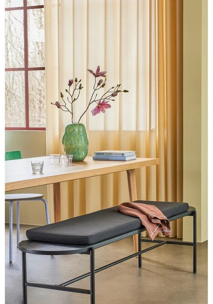 Čierna lavica Norm – Hübsch