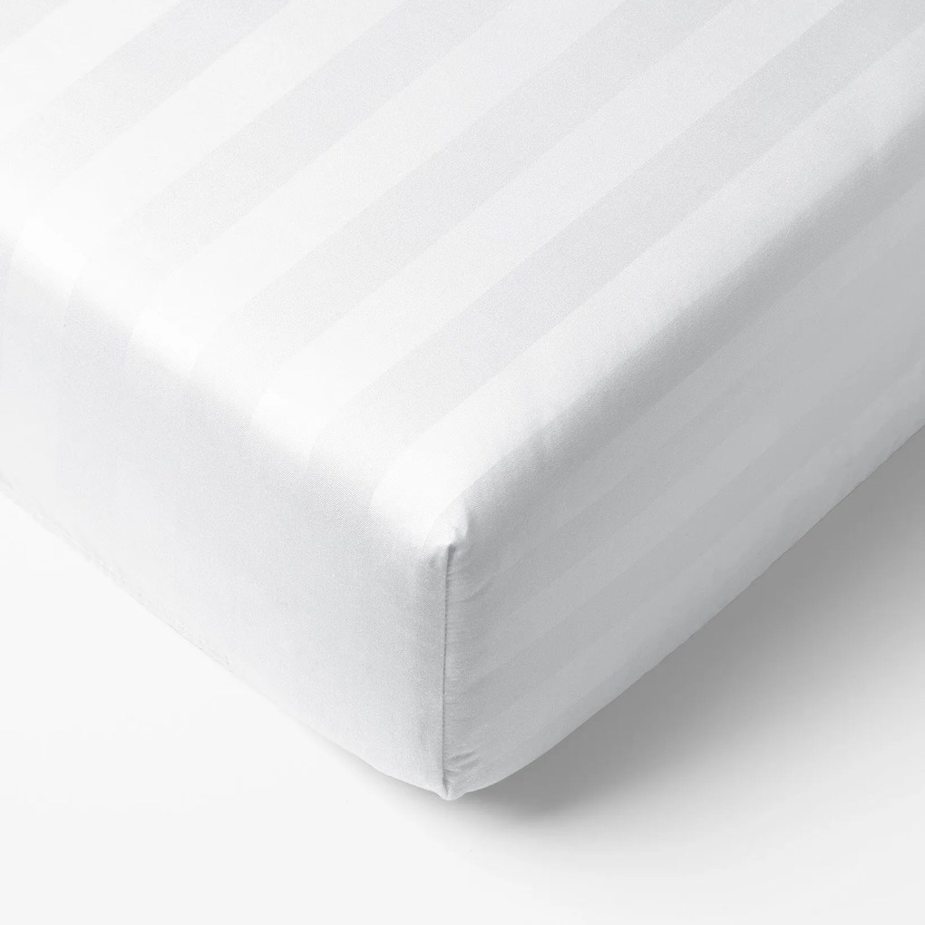 Goldea damašková napínacia plachta - biele prúžky so saténovým leskom 200 x 200 cm