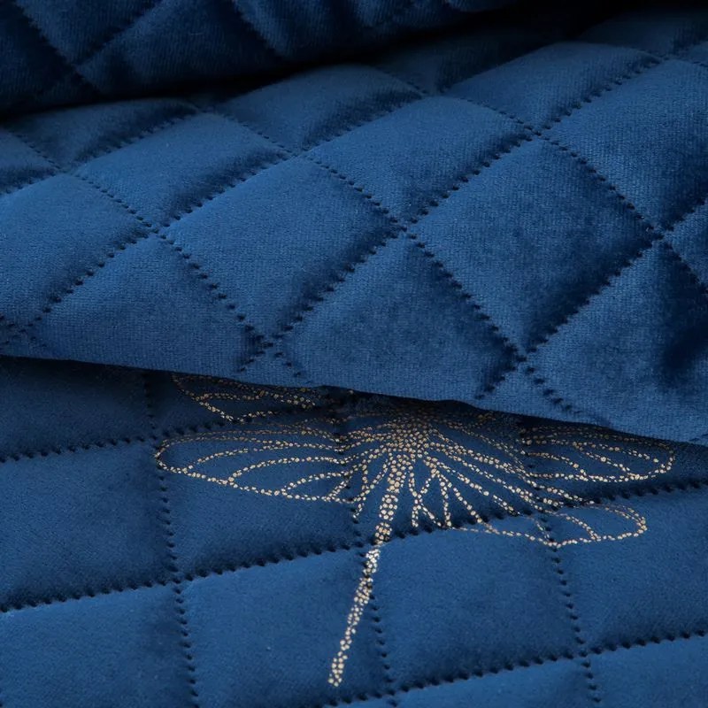 EUROFIRANY Zamatový prehoz, vyrobený technikou "hot press" s potlačou fólie 220 cm x 240 cm tmavomodrá 100 % polyester Rozmery textílií: 220 cm x 240 cm