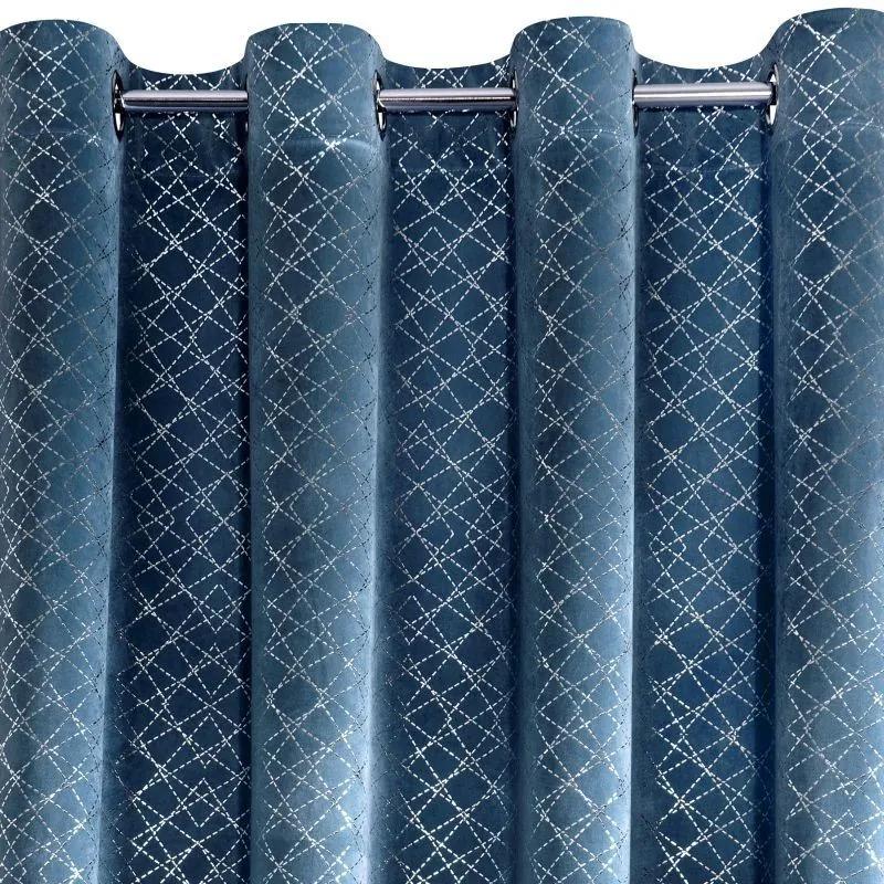 Krásny modrý zamatový záves so strieborným geometrickým vzorom 140 x 250 cm