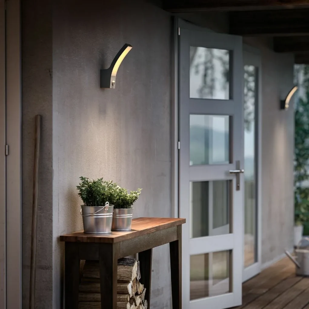 Philips SPLAY UltraEfficient vonkajšie nástenné svietidlo so senzorom LED 3,8 W 2700K, antracit