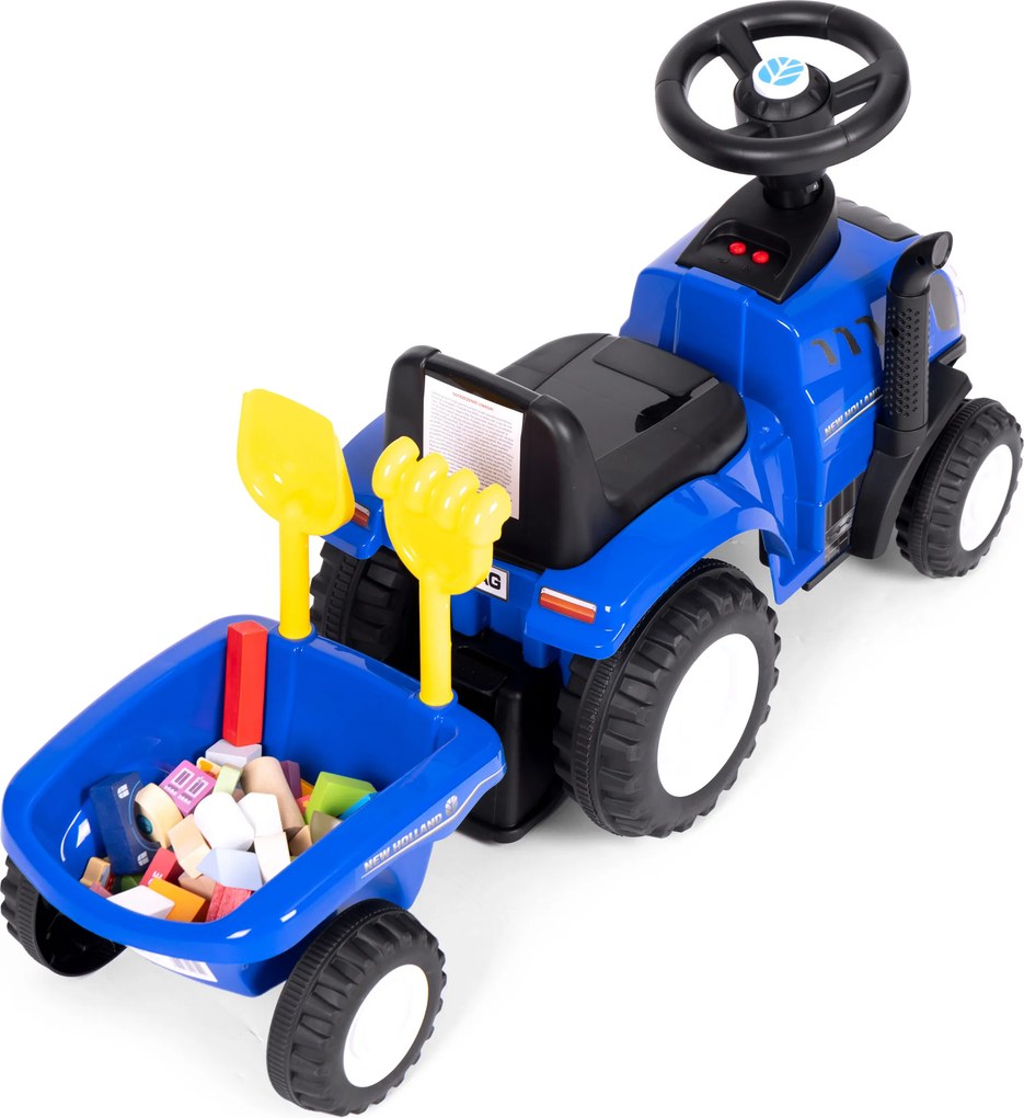 MULTISTORE Jazdík traktor New Holland s odpojiteľnou príveskou, interaktívny volant, modrý