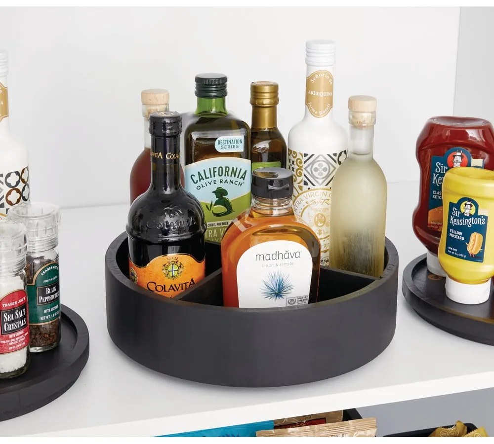 Otočný drevený organizér na koreničky Merry-go-round – iDesign/The Home Edit