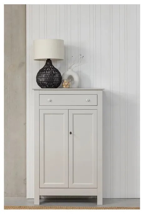 Svetlosivá vysoká uzamykateľná komoda z borovicového dreva 93x150 cm Eva – WOOOD