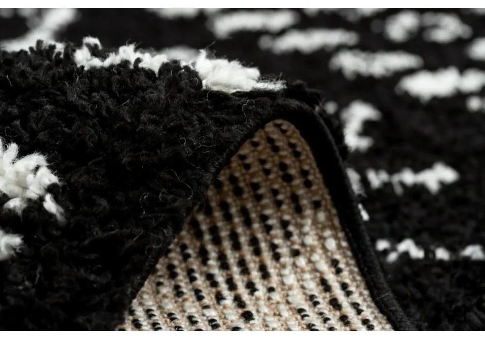 Kusový koberec Shaggy Etnic čierny 140x190cm