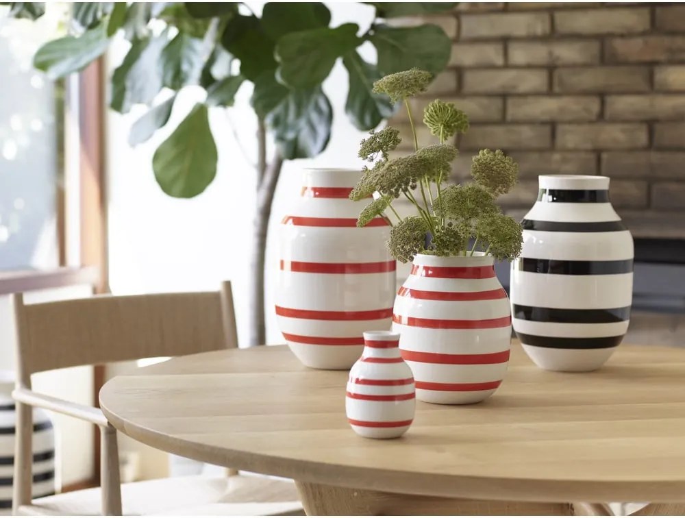 Bielo-červená pruhovaná keramická váza Kähler Design Omaggio, výška 20,5 cm