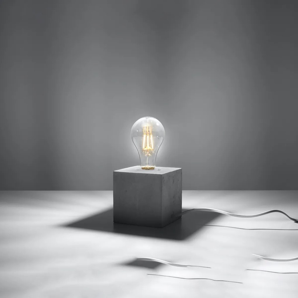 Stolná lampa Ariz, betónové telo svietidla