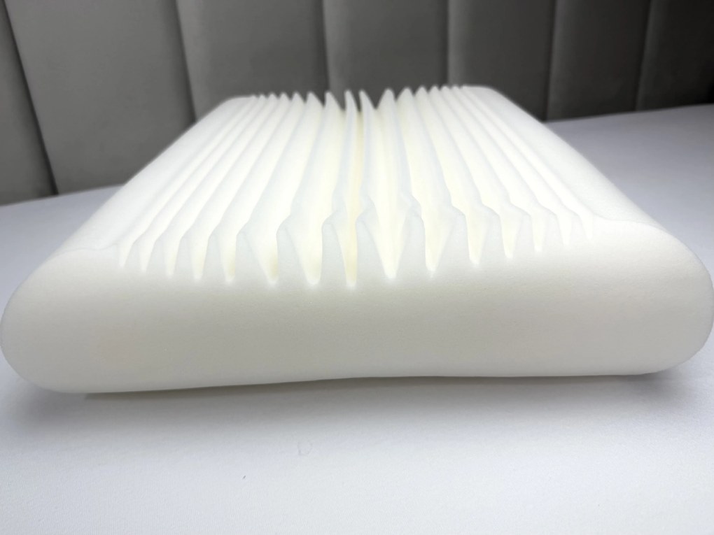 INTERMEDIC SK Anatomický vankúš Aloe Vera 30x70/10 cm – profilovaná PUR pena