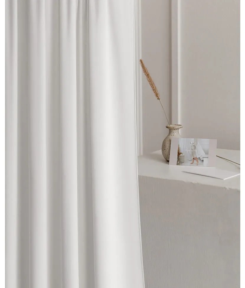 Dekorstudio Zamatový záves CHARMY na strieborné dekoračné kolieska - biely Rozmer závesu: 140x250cm