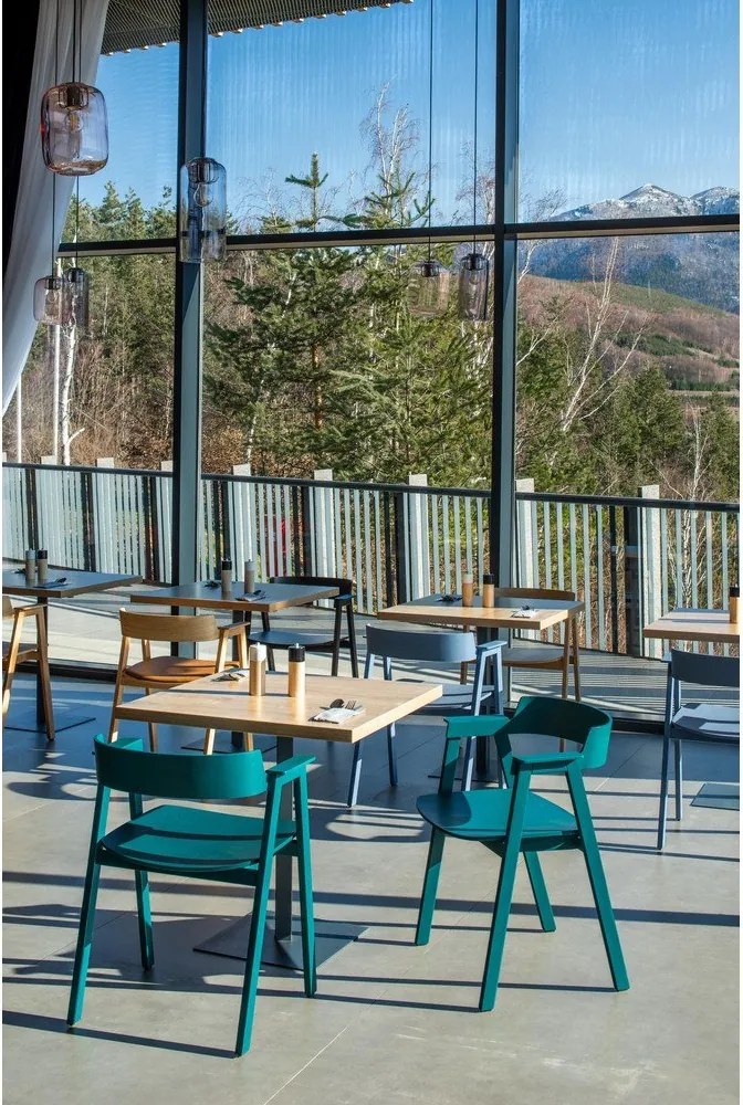 Jedálenská stolička s podrúčkami z dubového dreva v petrolejovej farbe Flip – Gazzda