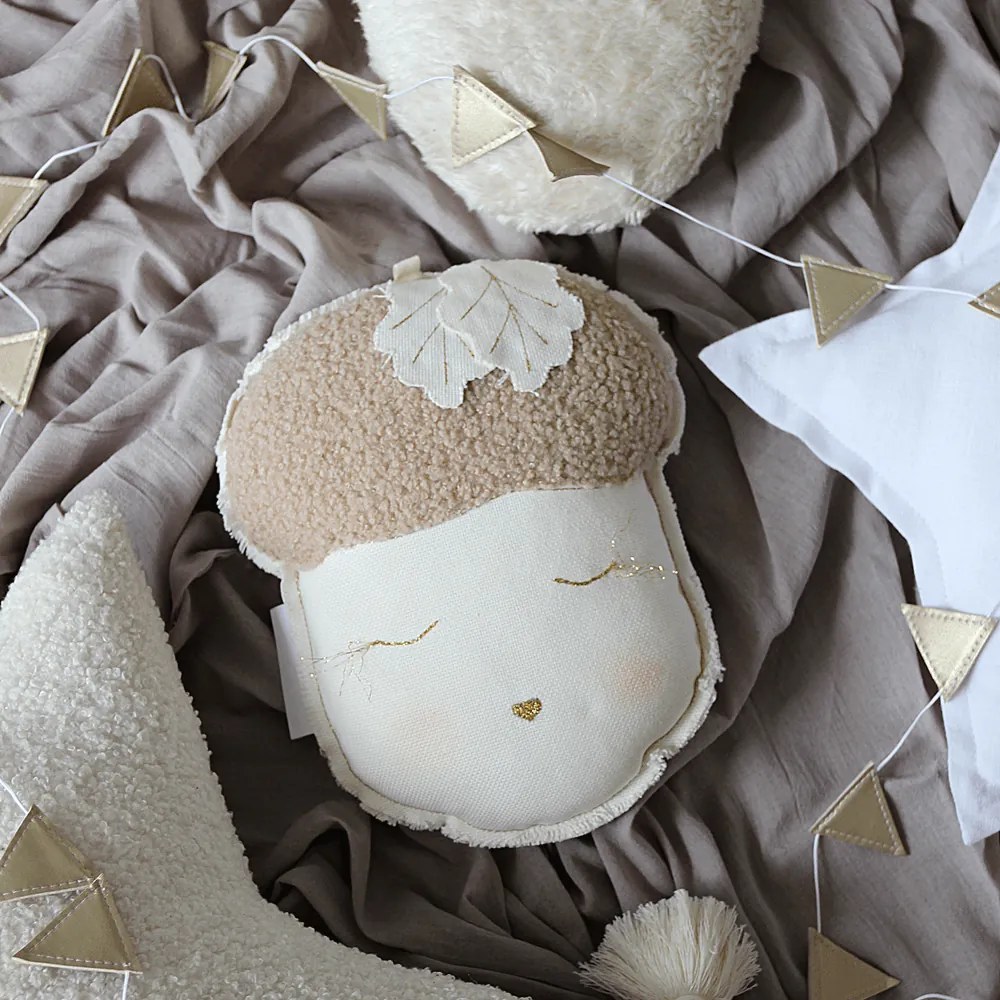 Závesná dekorácia dubový orech čokoládová 23x29x10cm