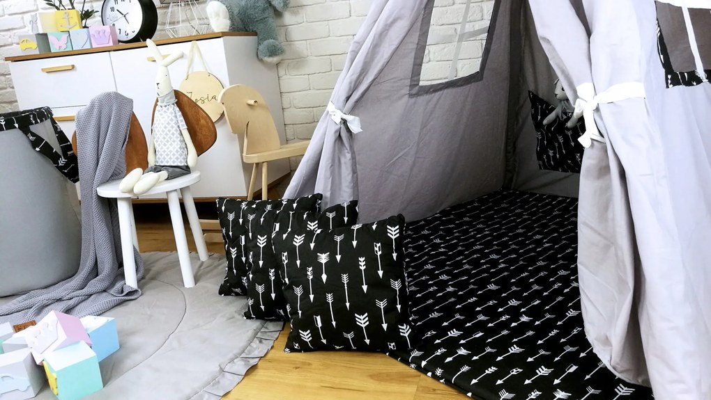 Detský stan TEEPEE (TÍPÍ) ŠÍPY s doplnkami - sivý / čierny