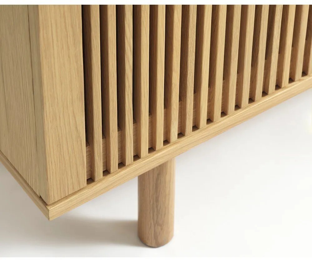 Nízka komoda v dekore duba v prírodnej farbe 143x70 cm Tiber – Unique Furniture