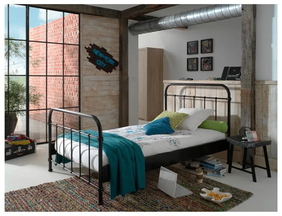 Čierna kovová detská posteľ Vipack New York, 120 × 200 cm