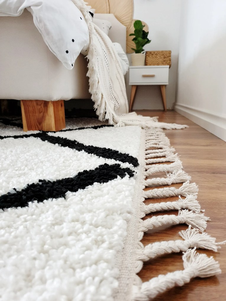 Behúň BERBER CROSS, biely, strapce