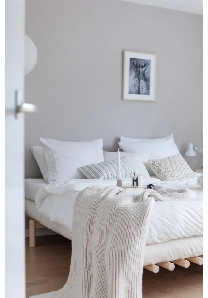 Dvojlôžková posteľ z borovicového dreva s roštom 140x200 cm Pace – Karup Design