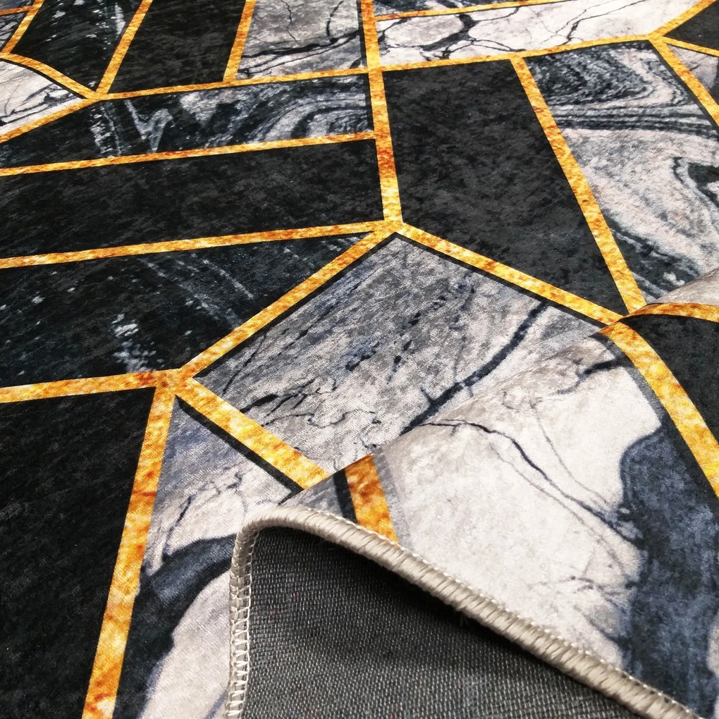 Čierno-zlatý koberec s geometrickým vzorom Black 04 Rozmer: 160x220 cm