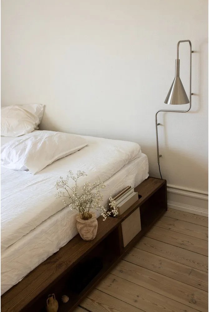 Hnedá dvojlôžková posteľ z borovicového dreva s roštom 140x200 cm Ziggy – Karup Design