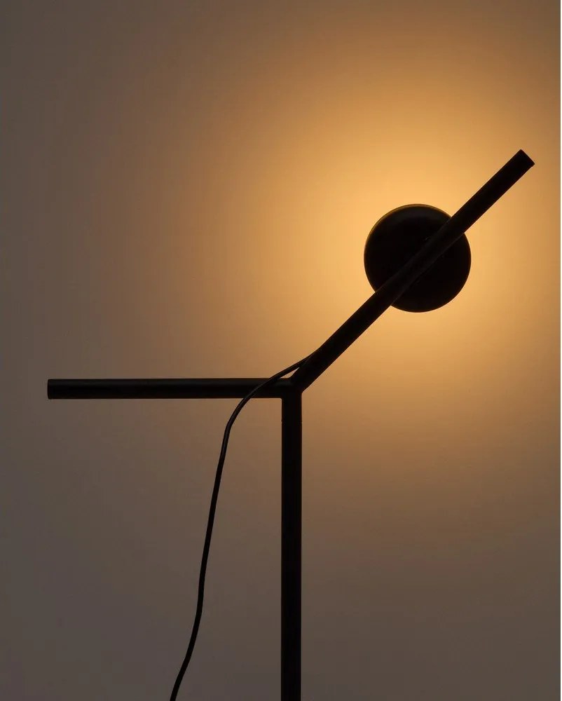 Čierna kovová LED stolová lampa so stmievačom (výška 61,5 cm) Orey – Kave Home