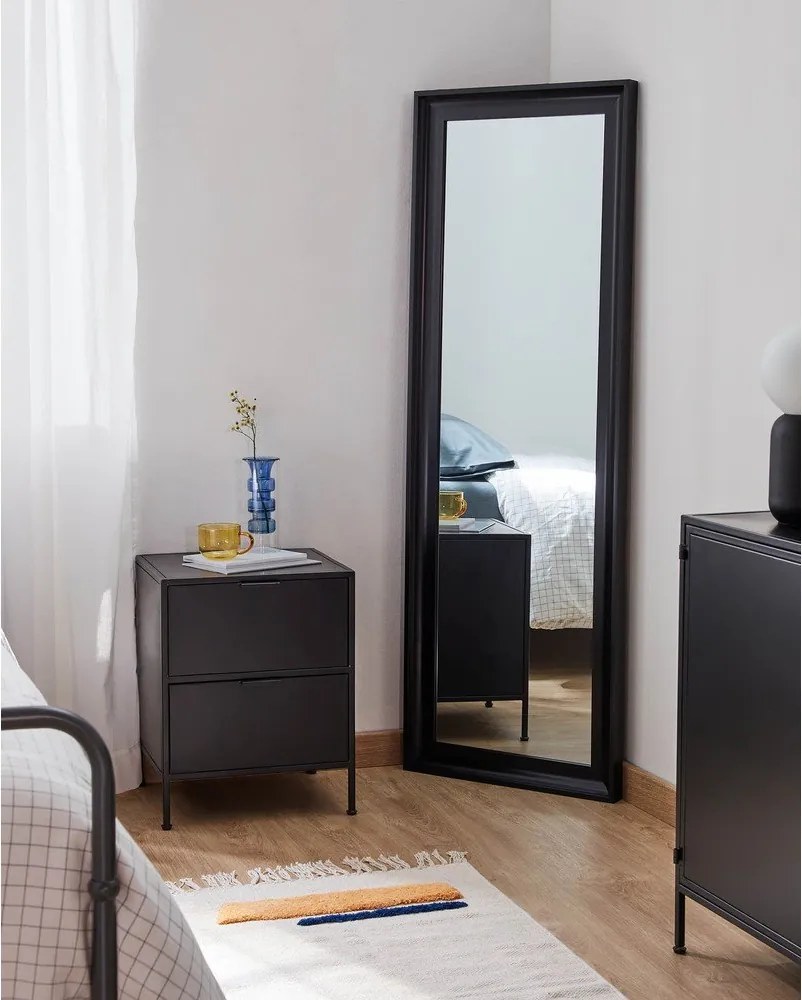 Čierny oceľový nočný stolík Shantay – Kave Home