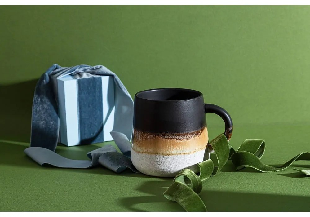 Čierny hrnček z kameniny 360 ml Mojave – Sass &amp; Belle