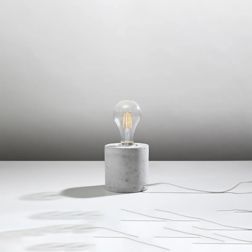 Stolná lampa Salgado, betónové telo svietidla