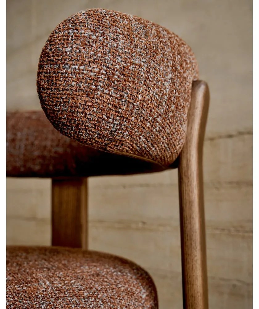 Hnedá jedálenská stolička z jaseňového dreva Granite – Kave Home