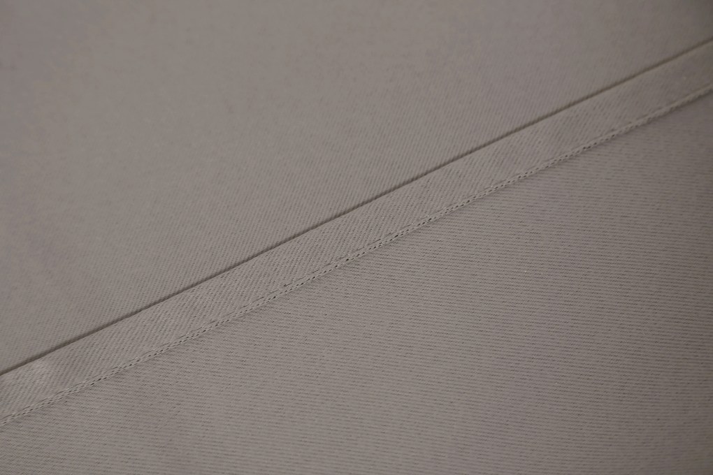 Sivohnedý záves OXFORD 140x250 cm Zavesenie: Kovové krúžky