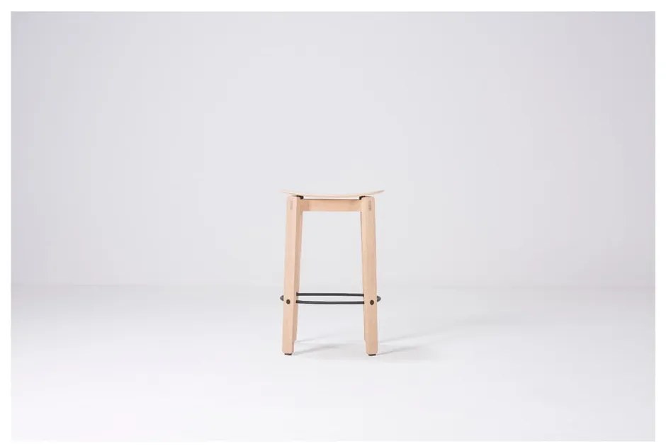 Barová stolička z dubového dreva v prírodnej farbe (výška sedadla 65 cm) Nora – Gazzda