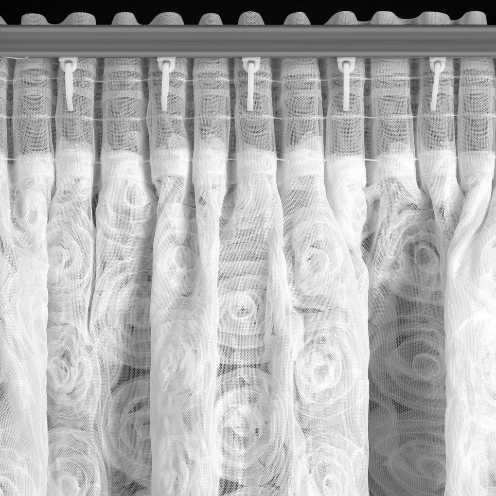 ZÁCLONA NA PÁSKE EVA MINGE ROSES1 140X270 CM BIELA