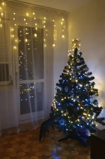 Vianočná zasnežená jedlička so šiškami 220 cm