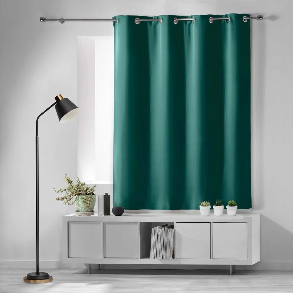 Tmavozelený zatemňovací záves 135x180 cm Occult – douceur d'intérieur
