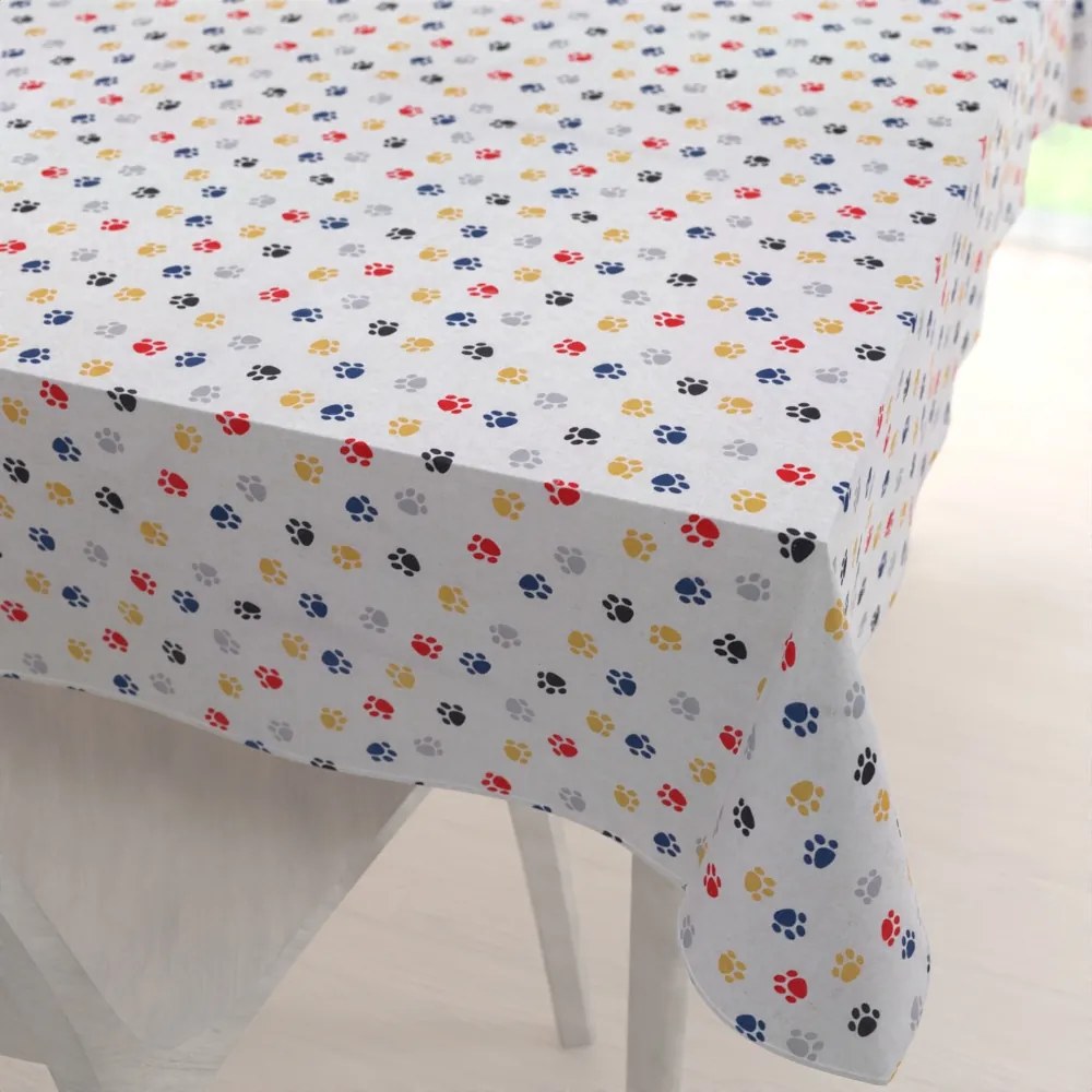 Biante Detský dekoračný obdĺžnikový obrus Leona LN-012 Farebné labky na krémovom 50x100 cm